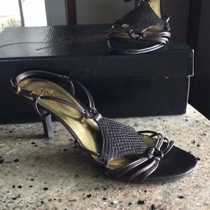 Carlos Santana brown shoes size 8